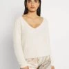 Nly By Nelly DEEP V-NECK FUZZY - Strickpullover - Offwhite, Damen
