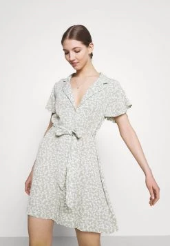 Nly By Nelly EVERYDAY DRESS - Blusenkleid - Green Floral, Damen