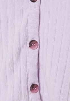 Nly By Nelly BOXY BUTTON - Strickjacke - Light Purple, Damen 14 Nly By Nelly BOXY BUTTON - Strickjacke - Light Purple, Damen -Nly by Nelly Verkaufsladen 25751137b6ee499fa4b5a6bd09336c01